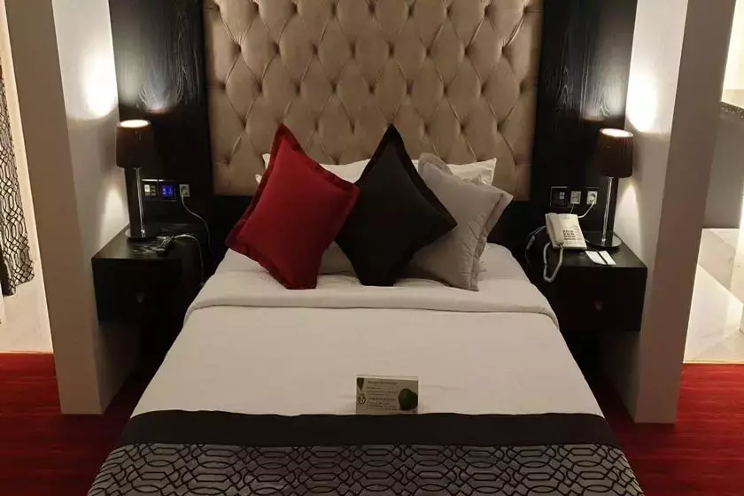 Alibaba https://cdn.alibaba.ir/ostorage/hotel-accommodation-images/6820794e19aa61e2a799b65f_سوییت رویال هما کلاس هما تهران (2).webp